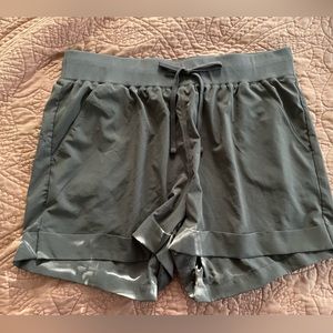 Z by Zella Take a Hike Shorts